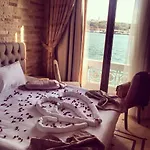 Hotel Alright