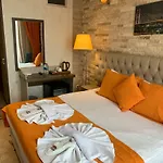 Alright Hotel